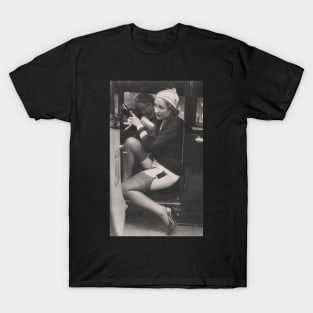 Vintage Pin-Up Girl in Lingerie – Retro Glamour Art T-Shirt